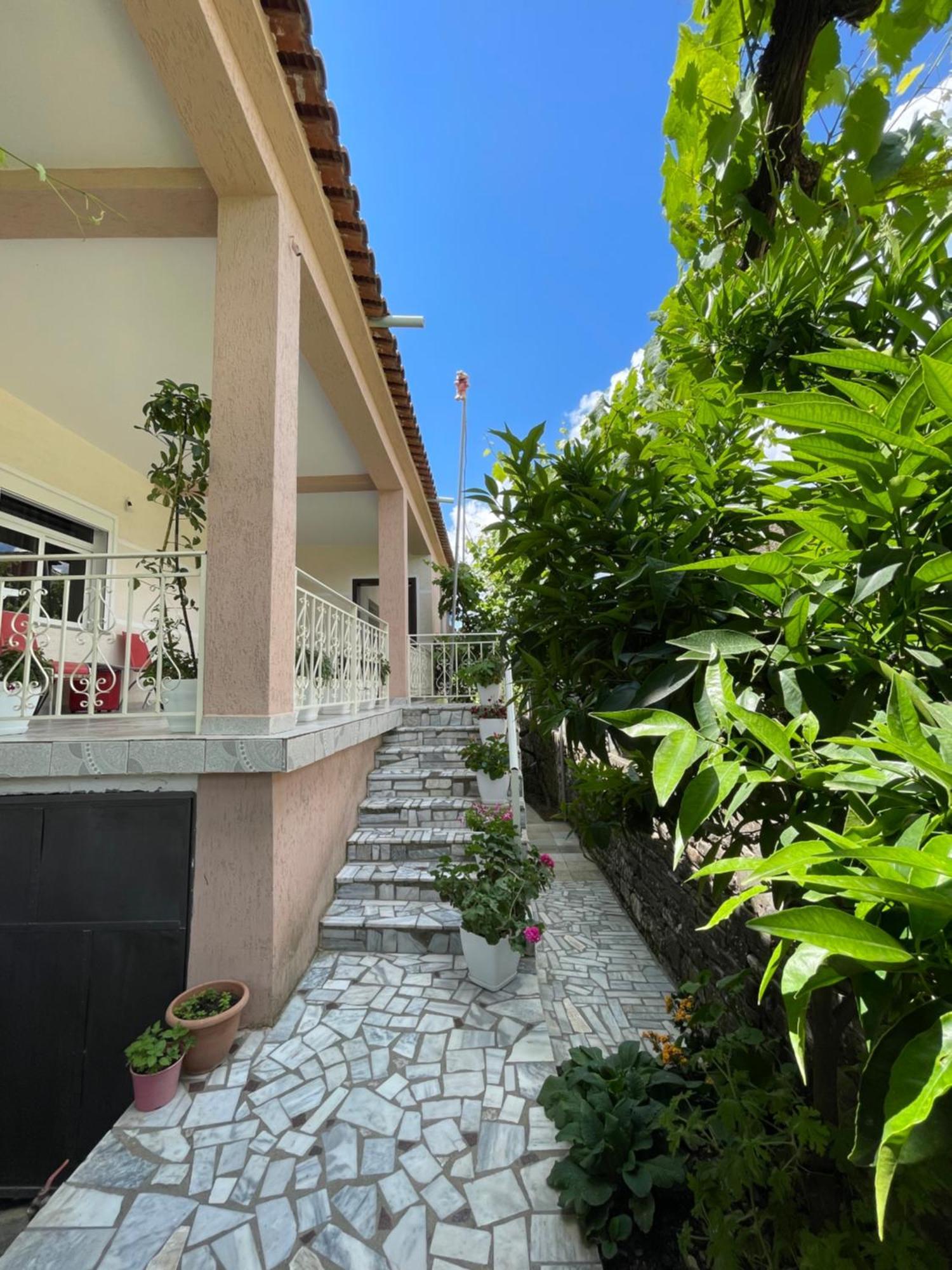 Eljos House * Përmet